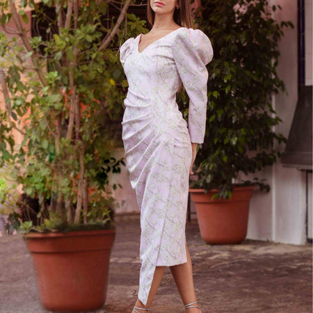 FaynaThis crepé fabric midi dress features a V-neckline, long puff sleeves and a delicate floral design. 
 Made In Spain
Dry Cleaning Recommended
90% Polyester 10% SpandeDressEs It for UsFayna