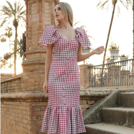 IsabellaThis retro-inspired dress  with buttons and ruffled sleeves features a beautiful heart neckline. 
Made in Spain
95% Polyester 5% Spandex
Check size chart for measureDressEs It for UsIsabella